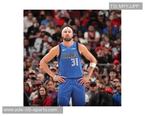 克莱汤普森状态低迷9投仅3中三分球命中率惨淡仅1中6 克莱汤普森状态低迷9投仅3中三分球命中率惨淡仅1中6